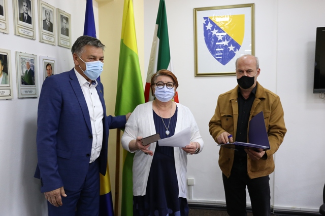 Naslovna slika
